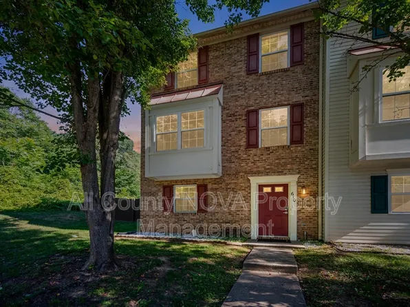 610 Kensington Dr, Fredericksburg, VA 22405