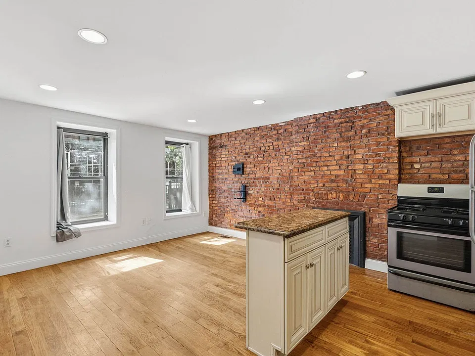 585 Putnam Ave #1