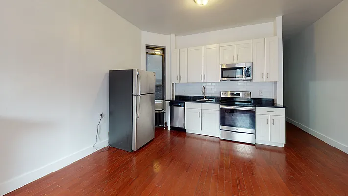 Rented by Bond New York | media 31