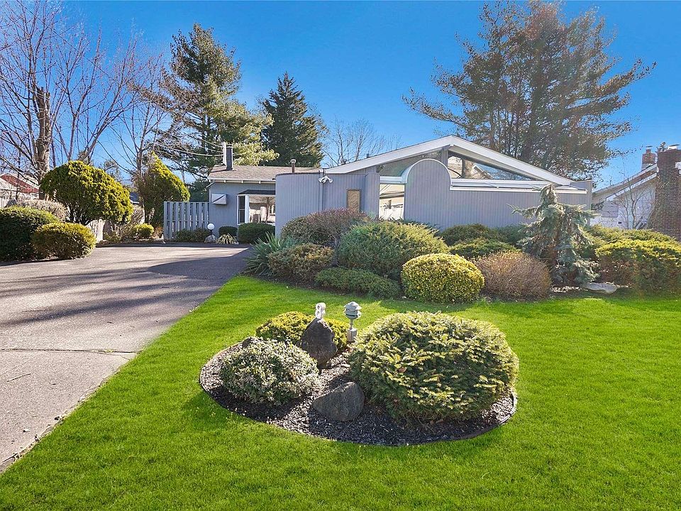 1st image of 8 Carlson Lane