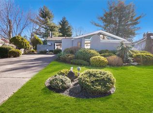 8 Carlson Ln, East Northport, NY