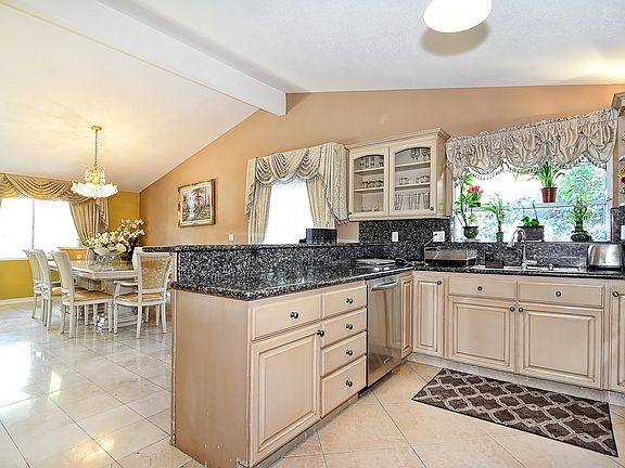 4th image of 20739 Tiara St