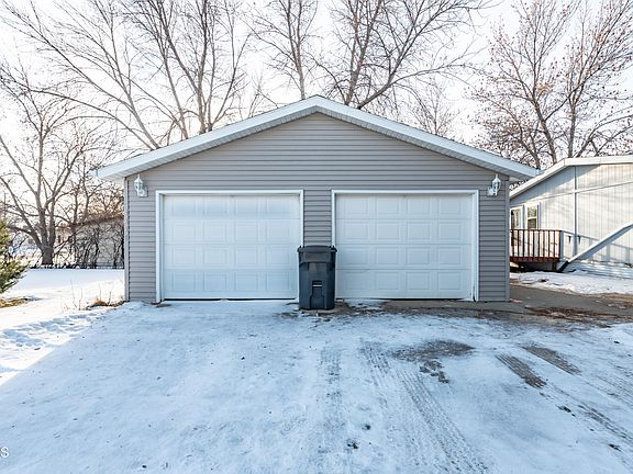 3rd image of 4337 Drake Dr