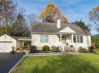 2 Holly Rd, Mahopac, NY 10541