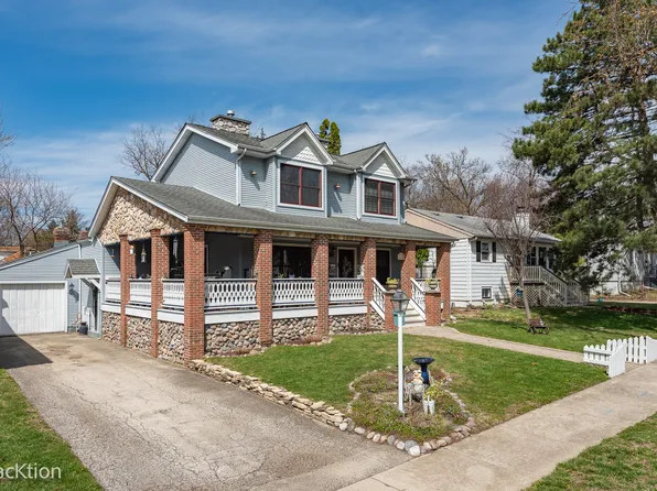 226 S Washington St, Westmont, IL 60559