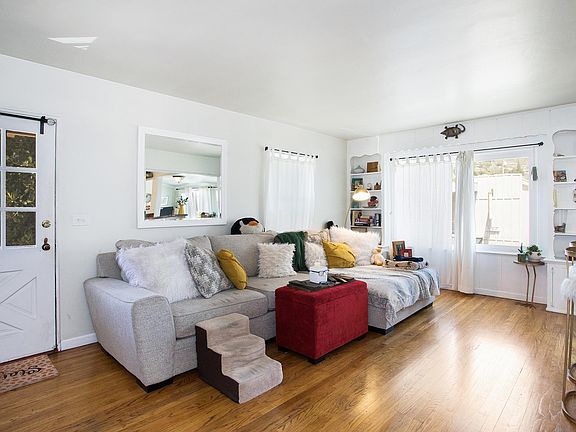 Light , Bright Livingroom