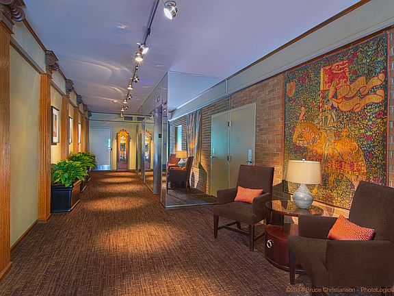 400 Bldg. Lobby Elevators