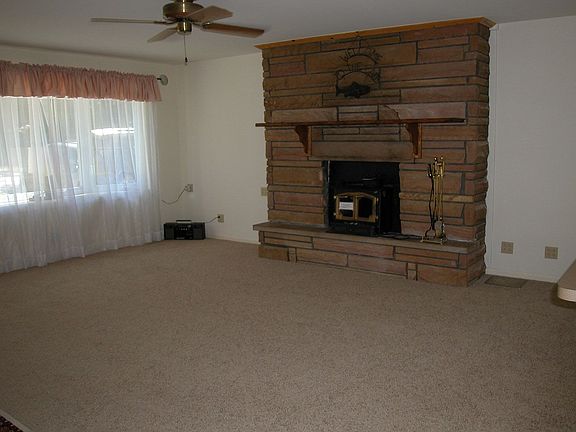 LIVING ROOM WITH FIREPLACE