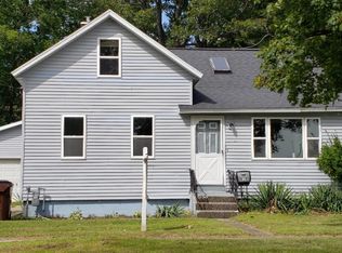 419 E River St, Spring Lake, MI 49456