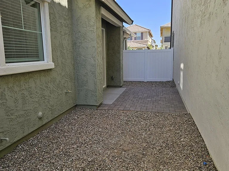 3353 S Primrose Ave — Photo 33