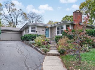 1020 E Willow Ave, Wheaton, IL