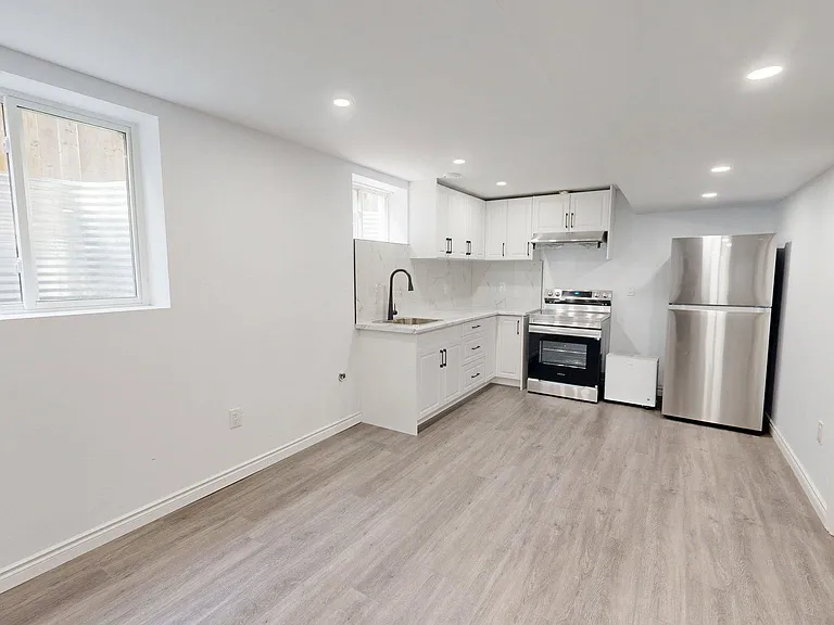 3252 Meadowgate Blvd #LOWER — Photo 15