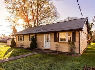 2489 Montana Ave, Hurricane, WV 25526