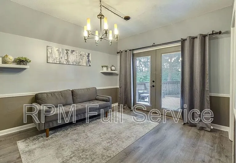 813 Bishopsgate Rd — Photo 22