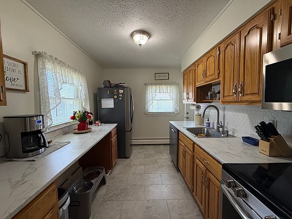 5th image of 72 Lincoln Ave
