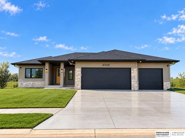 4706 N 215th St, Elkhorn, NE 68022