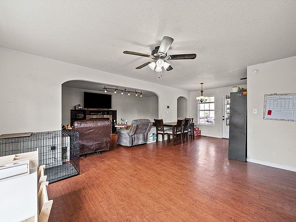 4th image of 919 Van Buren Ave