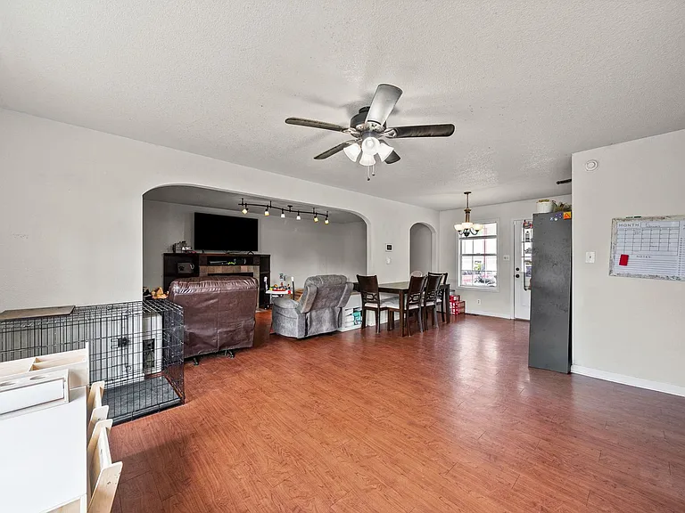 919 Van Buren Ave — Photo 4