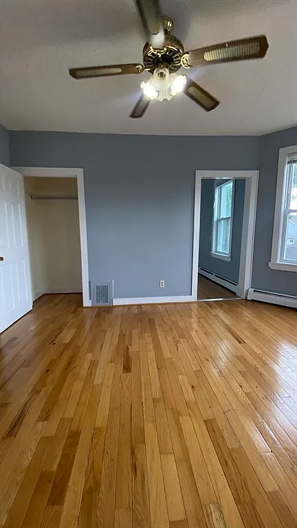 3 bed, 1.0 bath, 1201 sqft, $2,700 — Photo 3