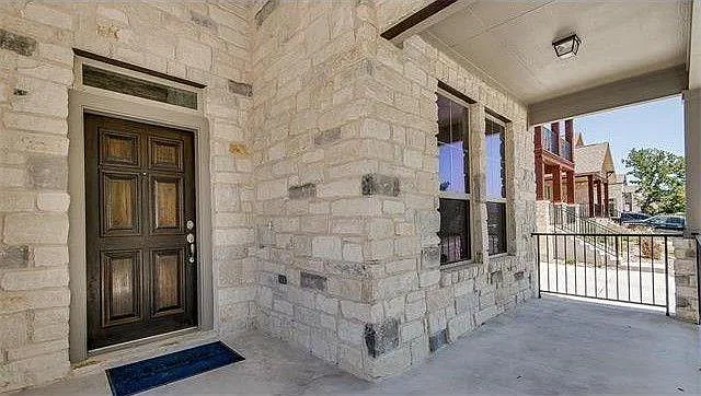 4 bed, 2.5 bath, 2887 sqft, $2,395 — Photo 2