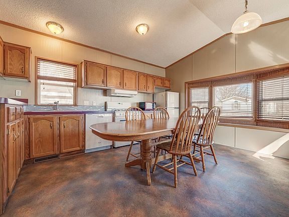 2nd image of 806 28th St Trlr 31