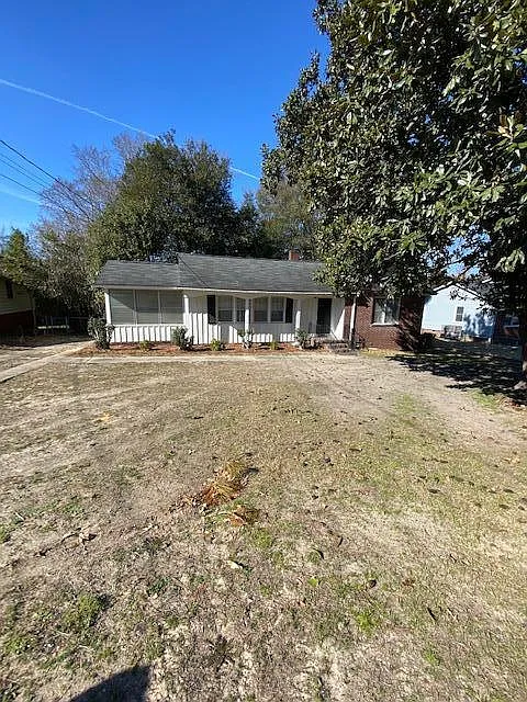 3 bed, 1.5 bath, 1381 sqft, $1,225 — Photo 2