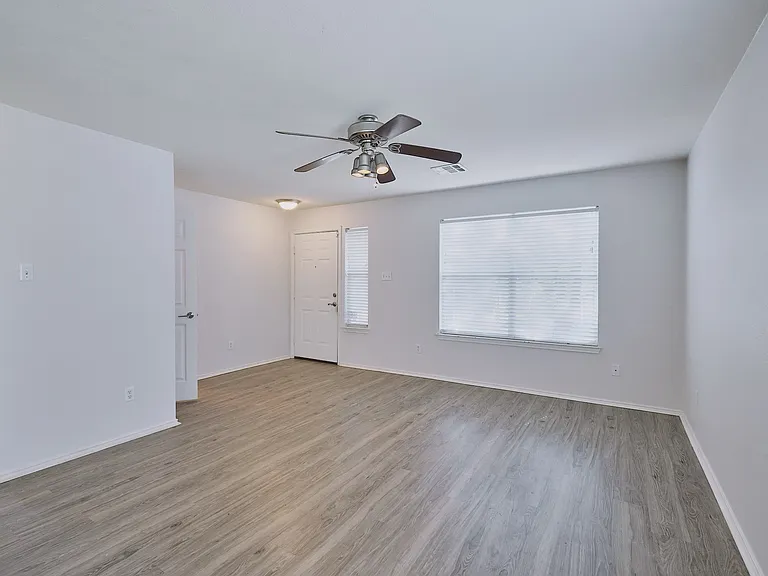 9316 Rowlands Sayle Rd — Photo 7