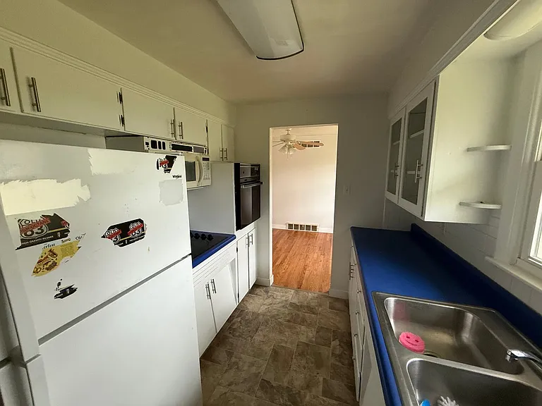 211 Bourn Ave — Photo 6