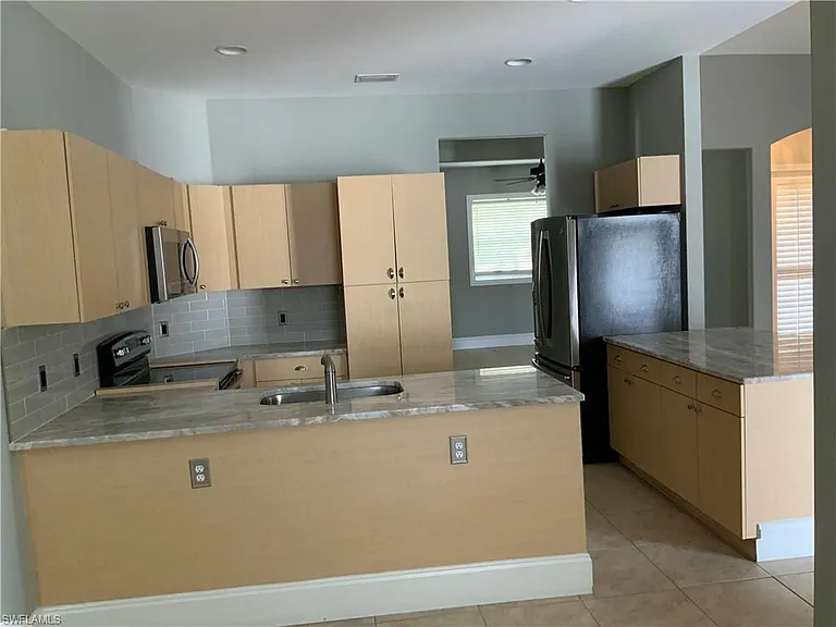 2715 SW 2nd Pl — Photo 11