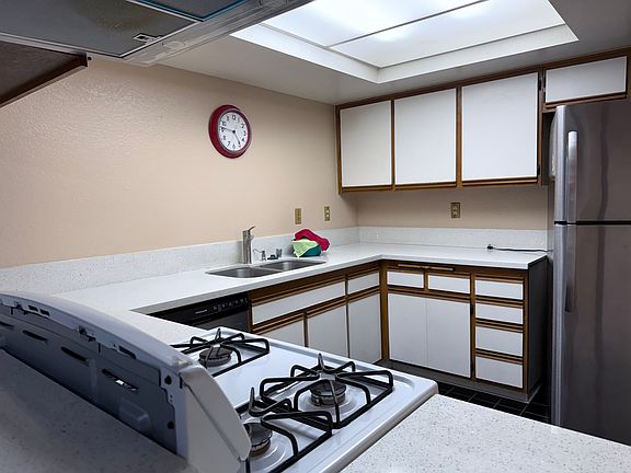 5th image of 753 Park Shadow Ct