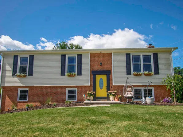 330 Briarwood Dr SW, Christiansburg, VA 24073