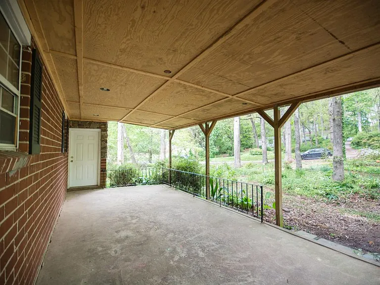 207 Woody Dr — Photo 5