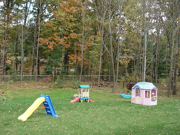 Wooded Lot with pleanty of room to play.