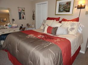 5th image of 7 Essex Green Ct #7P