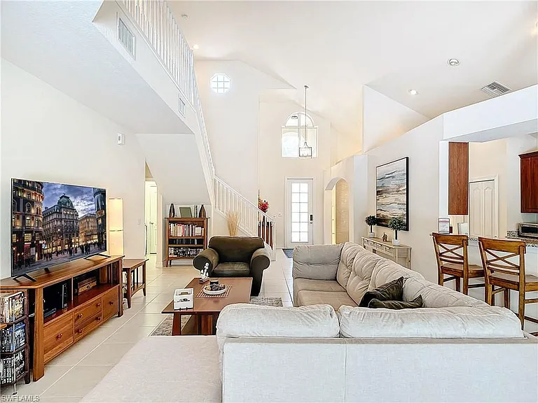 9953 Alabama St — Photo 4