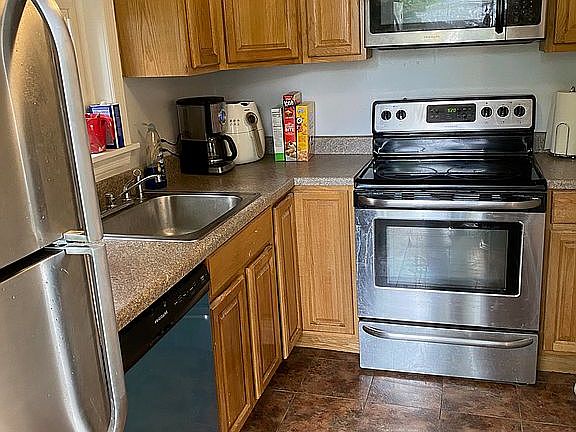 Apt 1 kitchen