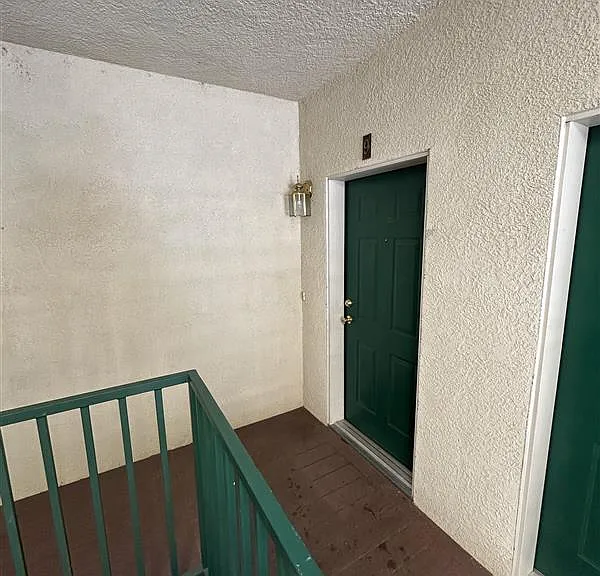 3011 Mandalay Grv #9 — Photo 3