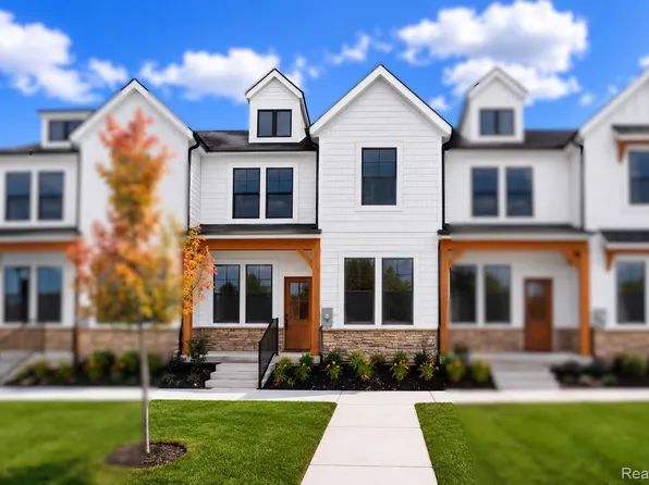 332 Lantana Dr, Brighton, MI 48116