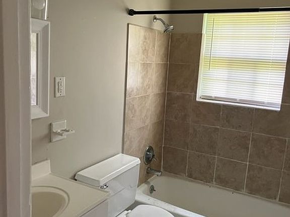 4th image of 8445 Southaven Cir W