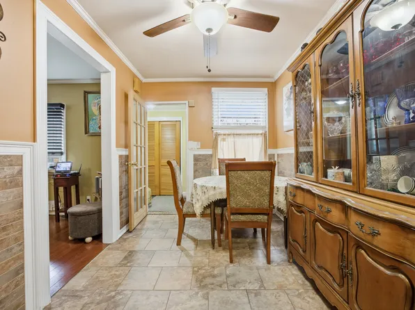 601 East 86th Street image 9 of 19