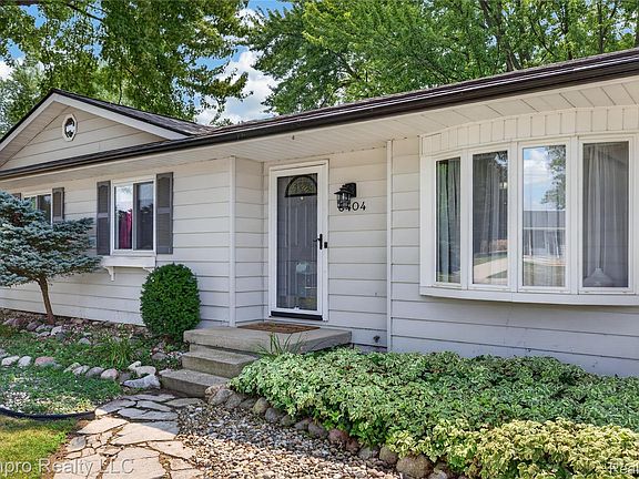 3rd image of 8404 Bellechasse Ct