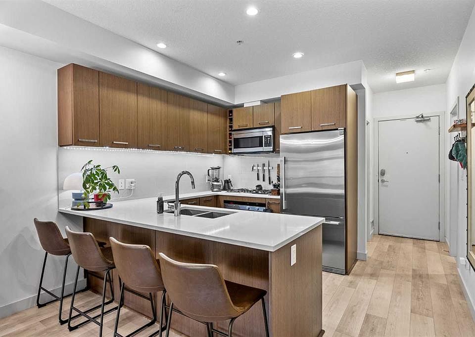 1st image of 323 N 20th Ave SW #218