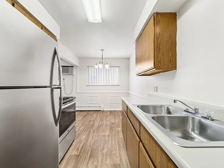 Williamsburg Apartments — Photo 13