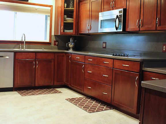 3rd image of 1504 Columbine Dr