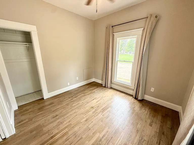 460 W 4th St — Photo 5