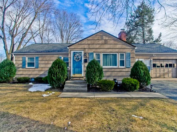 118 River Rd, Agawam, MA 01001