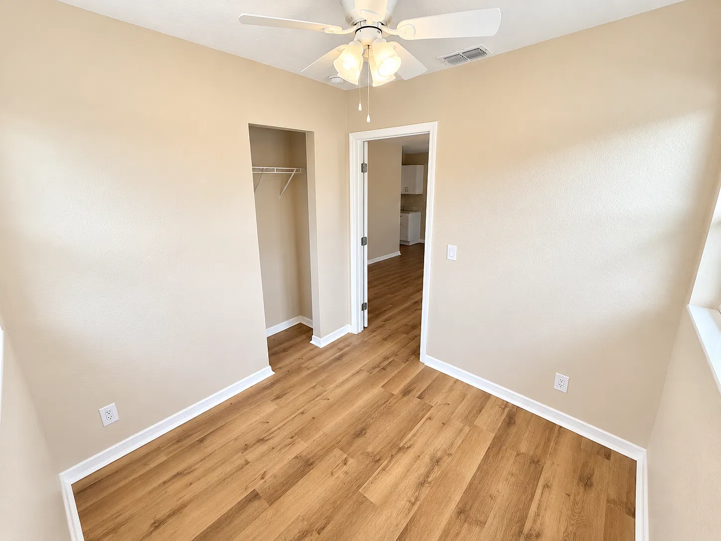 2 bed, 1000 sqft, $1,550 — Photo 4