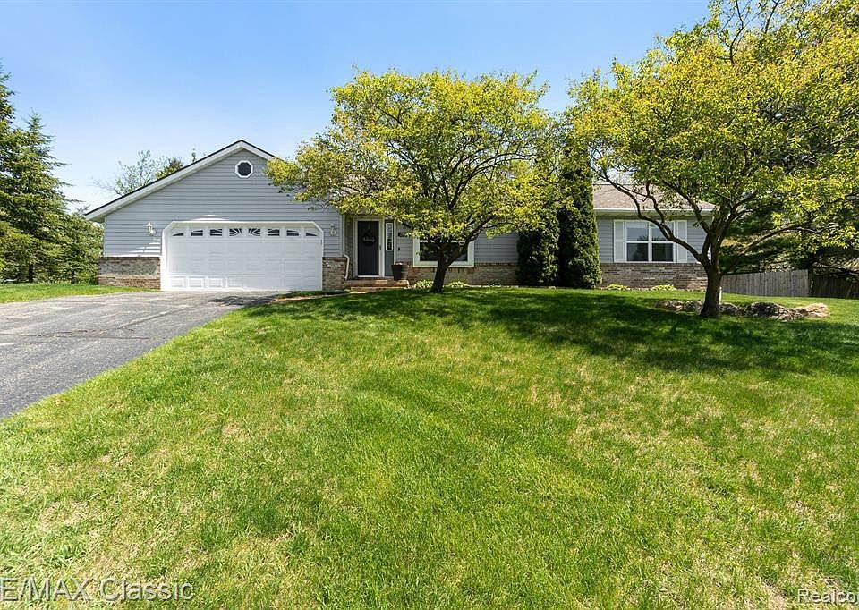 2880 Shady Hollow Dr, White Lake, MI 48383 | Zillow