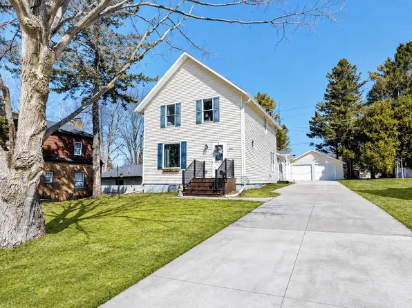 219 Rolland St, Algoma, WI 54201