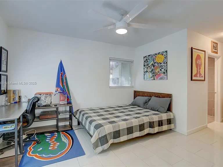 2601 NE 11th Ct — Photo 29